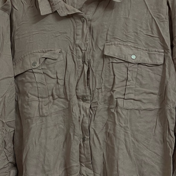 Gia XL, plus size, baby pink /cream Satin shirt - Picture 4 of 5